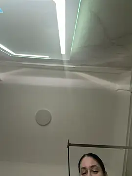 Snapshot of moniqque chatting on February 19, 2026, 7:44 pm moniqque online show from February 19, 2026, 7:44 pm