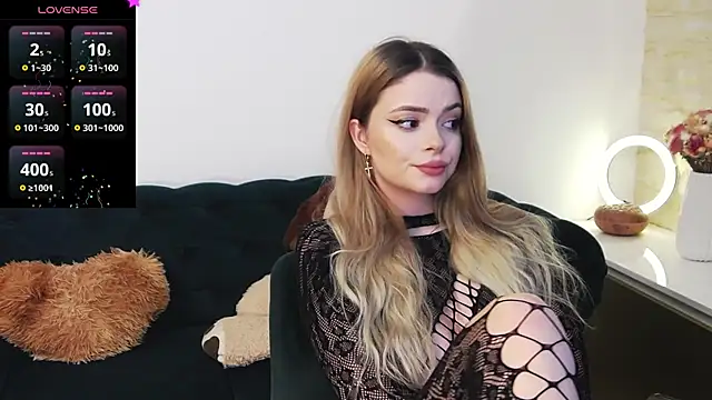 Kailynn Moenn online show from December 19, 2024, 6:34 pm