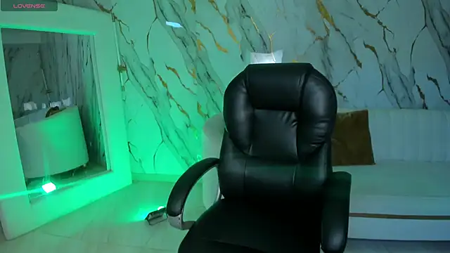 DannaCruz online show from January 7, 2026, 7:19 pm