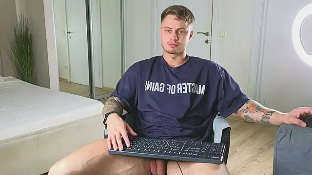 Snapshot of more__than__love chatting on January 12, 2026, 5:58 am more than love online show from January 12, 2026, 5:58 am