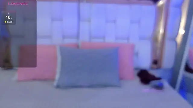 valkiria moore online show from March 10, 2026, 8:02 pm