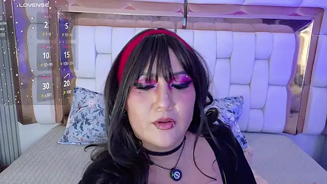 valkiria moore online show from March 31, 2026, 8:11 pm