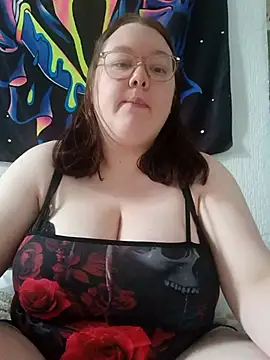 Sexycurvyemilyy online show from April 9, 2026, 2:01 pm