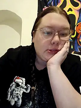 Sexycurvyemilyy online show from November 18, 2025, 3:48 pm