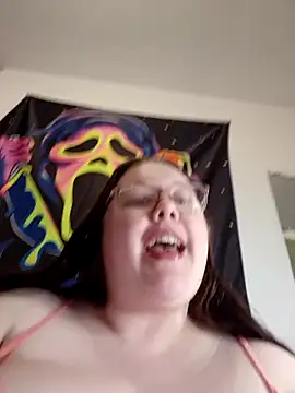 Sexycurvyemilyy online show from March 28, 2026, 10:00 pm