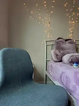 Snapshot of Natur4lBeautyb33 chatting on February 5, 2025, 8:35 pm Natur4lBeautyb33 online show from February 5, 2025, 8:35 pm