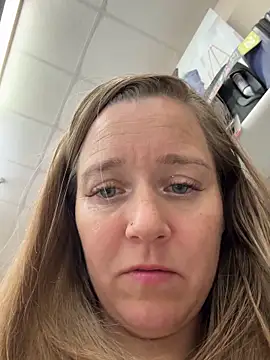 SkyelarSommer online show from April 2, 2026, 3:41 pm