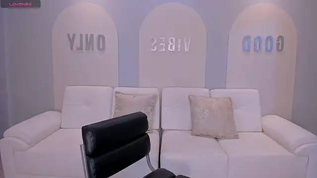 Snapshot of SunnyRivers chatting on October 24, 2025, 3:44 pm SunnyRivers online show from October 24, 2025, 3:44 pm