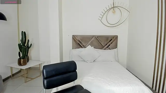 Snapshot of SunnyRivers chatting on October 30, 2025, 4:59 pm SunnyRivers online show from October 30, 2025, 4:59 pm