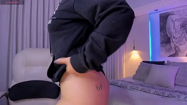 nathalie rivers online show from April 15, 2026, 11:27 am