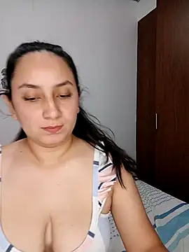 Snapshot of Angeelus2 chatting on April 18, 2026, 11:38 pm Angeelus2 online show from April 18, 2026, 11:38 pm