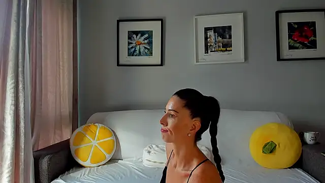 Snapshot of bellahot77 chatting on November 9, 2025, 9:35 am bellahot77 online show from November 9, 2025, 9:35 am