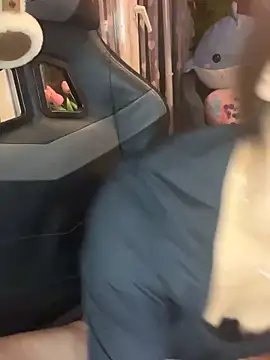 Snapshot of LaPetitechienne1 chatting on February 20, 2025, 3:45 am LaPetitechienne1 online show from February 20, 2025, 3:45 am