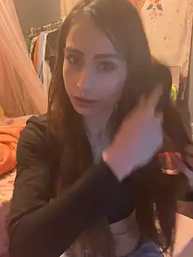 Snapshot of LaPetitechienne1 chatting on February 19, 2025, 9:14 pm LaPetitechienne1 online show from February 19, 2025, 9:14 pm