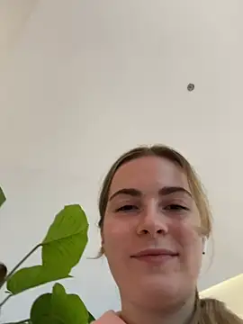 Snapshot of KissMissAngela chatting on March 11, 2025, 4:18 pm KissMissAngela online show from March 11, 2025, 4:18 pm