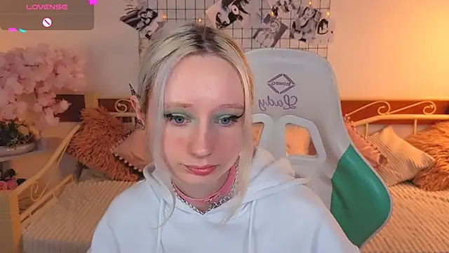 Katia Kim online show from February 17, 2026, 6:44 am