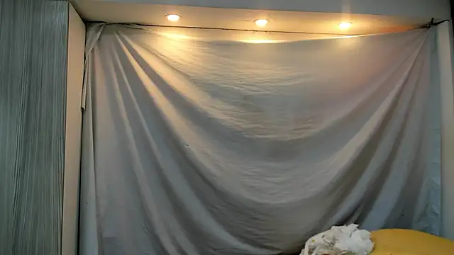 Mhelanny2 online show from March 18, 2026, 5:03 pm