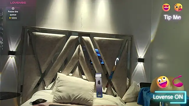 StefanyMiler online show from September 19, 2025, 8:02 pm