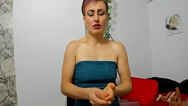 Snapshot of yasmin_goldenst chatting on February 19, 2025, 7:48 pm yasmin goldenst online show from February 19, 2025, 7:48 pm