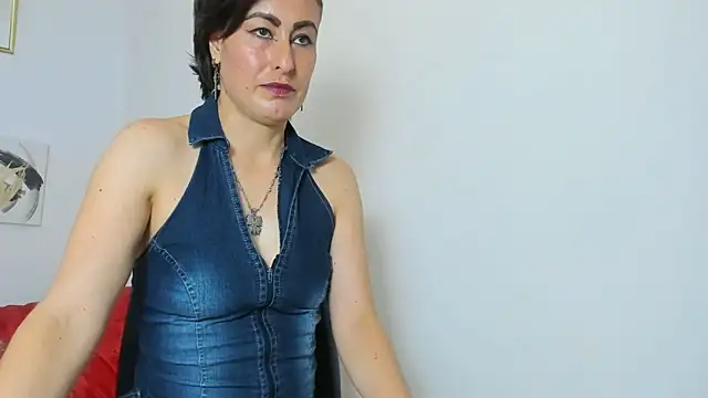 Snapshot of yasmin_goldenst chatting on October 7, 2025, 8:10 pm yasmin goldenst online show from October 7, 2025, 8:10 pm