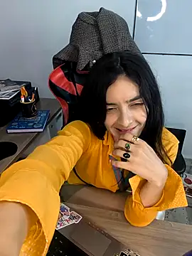 Snapshot of Sam_Sara chatting on October 21, 2025, 8:08 pm Sam Sara online show from October 21, 2025, 8:08 pm