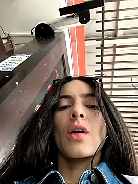 Snapshot of Sam_Sara chatting on December 22, 2025, 3:45 pm Sam Sara online show from December 22, 2025, 3:45 pm