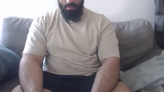 hugemachohandsome online show from April 26, 2026, 5:49 am