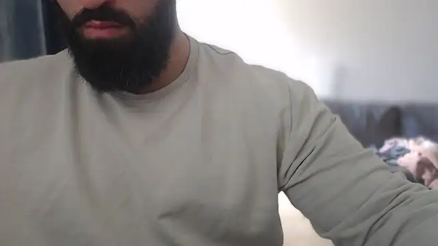 hugemachohandsome online show from October 18, 2025, 10:06 am