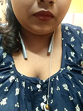 Snapshot of Sophiaboudi chatting on February 26, 2025, 5:31 pm Sophiaboudi online show from February 26, 2025, 5:31 pm