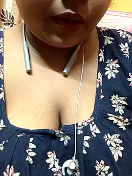 Snapshot of Sophiaboudi chatting on February 2, 2025, 5:48 pm Sophiaboudi online show from February 2, 2025, 5:48 pm