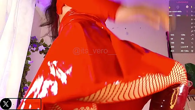 Snapshot of vero_sweett1 chatting on November 4, 2025, 8:45 pm vero sweett1 online show from November 4, 2025, 8:45 pm