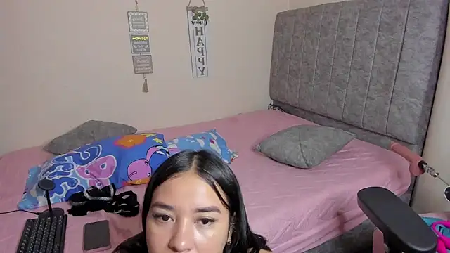 Snapshot of SaraCrow chatting on November 20, 2025, 5:19 am SaraCrow online show from November 20, 2025, 5:19 am