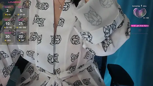 LaraStone   online show from October 31, 2025, 8:33 am