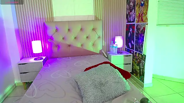 alicia moom online show from October 25, 2025, 2:39 pm