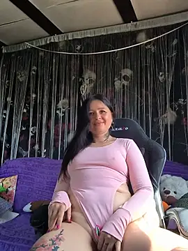 Snapshot of KikiXRed chatting on May 13, 2026, 8:21 am KikiXRed online show from May 13, 2026, 8:21 am