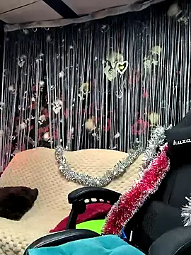 Snapshot of KikiXRed chatting on January 2, 2025, 6:45 pm KikiXRed online show from January 2, 2025, 6:45 pm