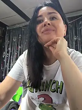 Snapshot of KikiXRed chatting on June 4, 2026, 1:05 pm KikiXRed online show from June 4, 2026, 1:05 pm