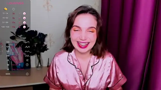 KindHazelHere  online show from September 12, 2025, 5:24 pm