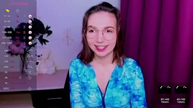 KindHazelHere  online show from May 18, 2026, 6:23 pm