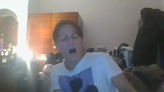 Snapshot of ShawnaAdams chatting on October 31, 2025, 7:54 pm ShawnaAdams online show from October 31, 2025, 7:54 pm