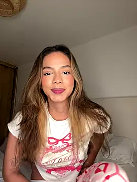 Snapshot of Bella_cutte_ chatting on November 20, 2025, 12:33 am Bella cutte online show from November 20, 2025, 12:33 am