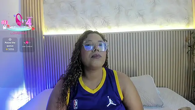  nickypurple  online show from January 16, 2026, 1:04 pm