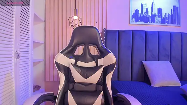 ashlye miller  online show from April 18, 2026, 4:37 am