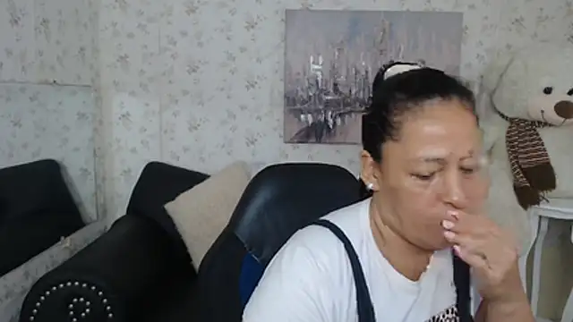 Snapshot of mature_martina chatting on June 19, 2026, 10:15 pm mature martina online show from June 19, 2026, 10:15 pm