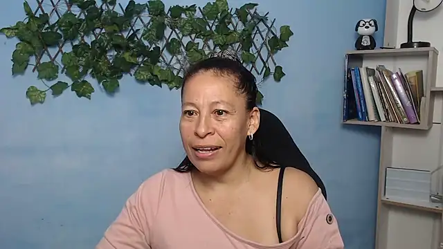 Snapshot of mature_martina chatting on November 17, 2025, 5:39 pm mature martina online show from November 17, 2025, 5:39 pm