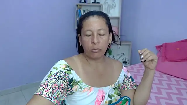 Snapshot of mature_martina chatting on October 25, 2025, 9:59 pm mature martina online show from October 25, 2025, 9:59 pm