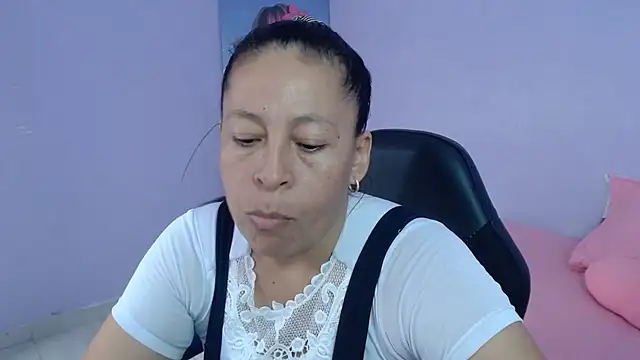 Snapshot of mature_martina chatting on November 27, 2025, 6:30 pm mature martina online show from November 27, 2025, 6:30 pm