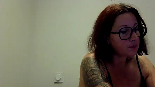 feline27 online show from October 28, 2025, 9:25 pm