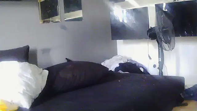 Snapshot of Bebemickey75 chatting on November 4, 2025, 3:27 pm Bebemickey75 online show from November 4, 2025, 3:27 pm