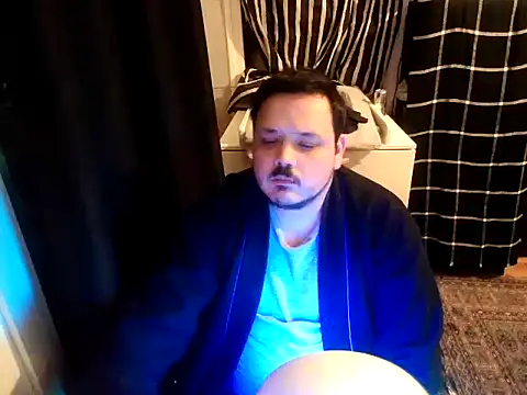 Snapshot of Bebemickey75 chatting on March 14, 2025, 11:00 pm Bebemickey75 online show from March 14, 2025, 11:00 pm